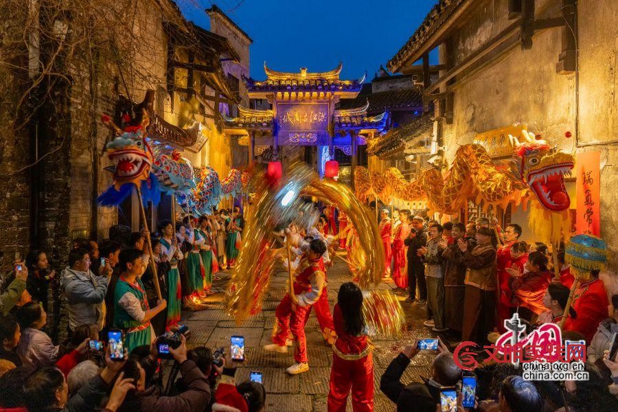 湖南洪江古商城：赤马踏春送龙归 千年商城闹元宵