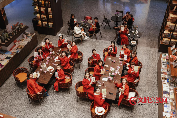 春风伴书香,阅见“她时光” ——她时光·锦心读书会民国“书香碟影”雅集在武汉东棠书局举行 image.png