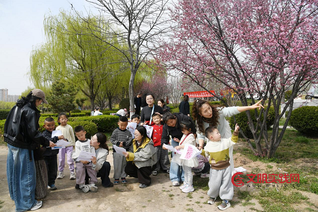 山西闻喜开展“赴一场春之约”亲子活动 山西闻喜开展“赴一场春之约”亲子活动