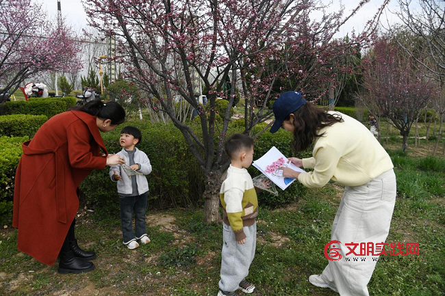 山西闻喜开展“赴一场春之约”亲子活动 山西闻喜开展“赴一场春之约”亲子活动