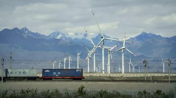 聚力技术创新 “智护风光” 团队打造光伏与风机全天候智能监测体系 image.png