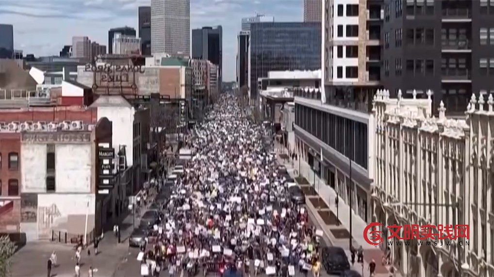 全美数百万民众抗议 要求停止对伊军事行动 全美数百万民众抗议 要求停止对伊军事行动