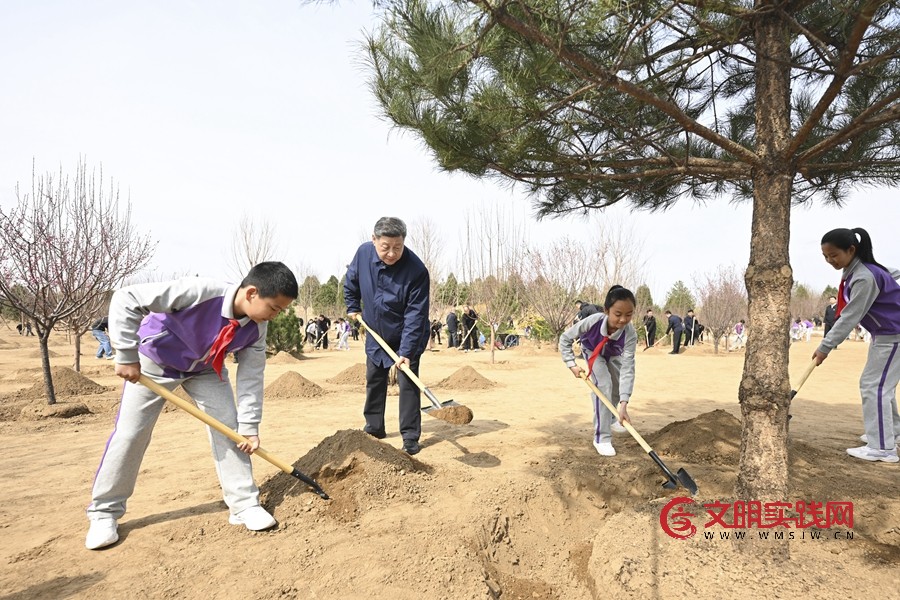 党和国家领导人参加首都义务植树活动