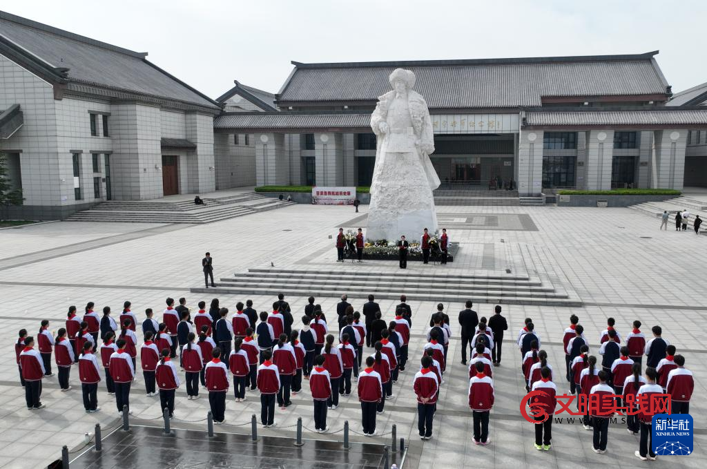 清明节前祭先烈