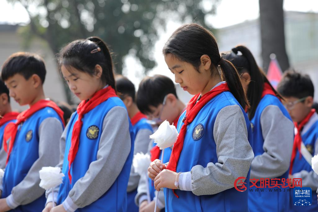 清明节前祭先烈