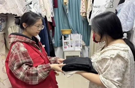 暖心助学,绿色同行——新疆师范高等专科学校(新疆教育学院)绿色筑梦队开展开展纸壳回收助力公益行动 image.png