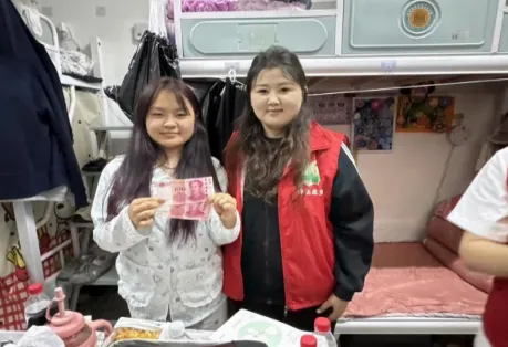 暖心助学,绿色同行——新疆师范高等专科学校(新疆教育学院)绿色筑梦队开展开展纸壳回收助力公益行动 image.png