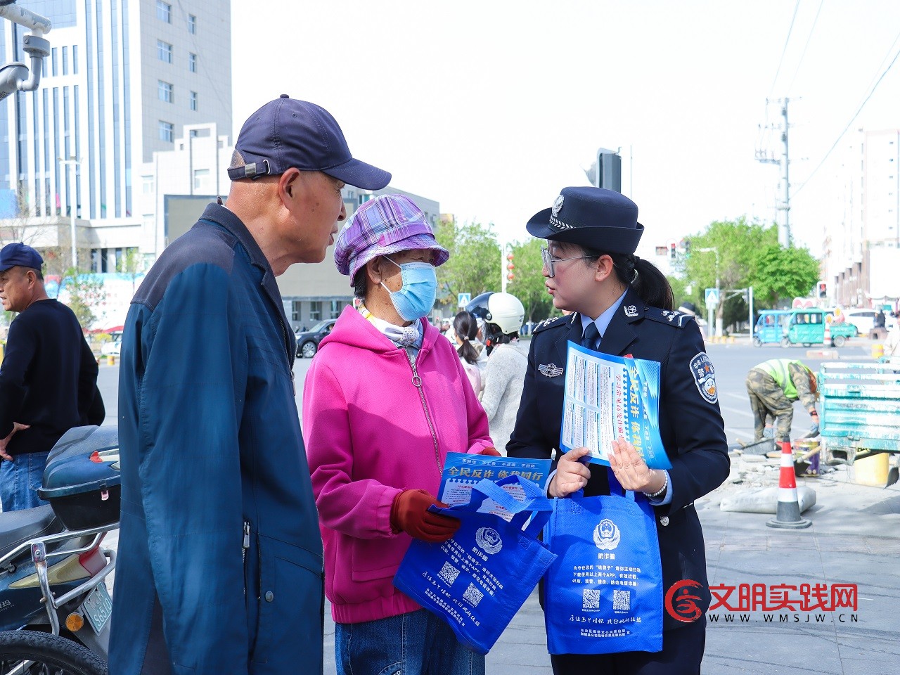 新疆和硕:宪法宣传进市场 法治理念入民心 新疆和硕:宪法宣传进市场 法治理念入民心