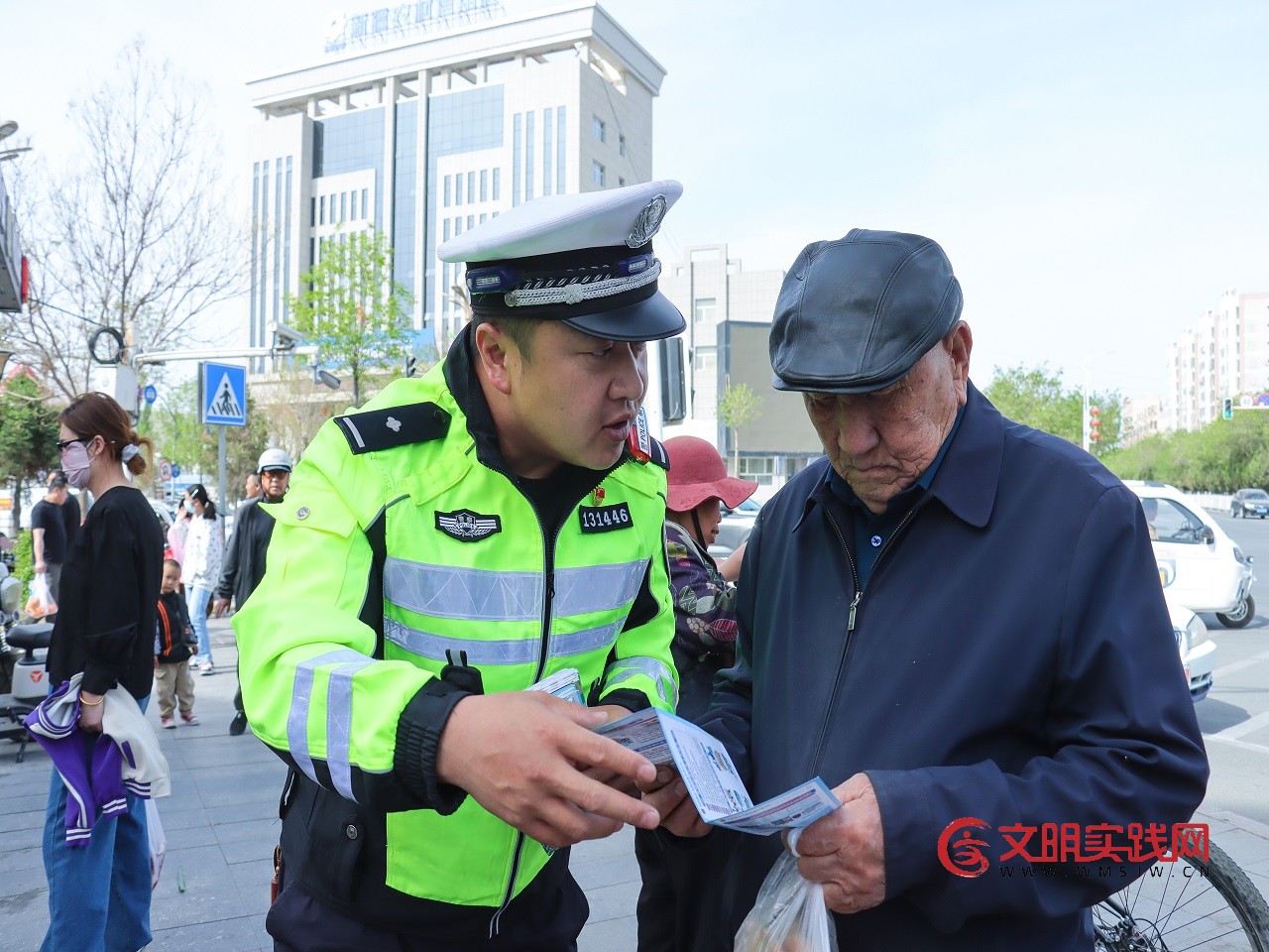 新疆和硕:宪法宣传进市场 法治理念入民心 新疆和硕:宪法宣传进市场 法治理念入民心