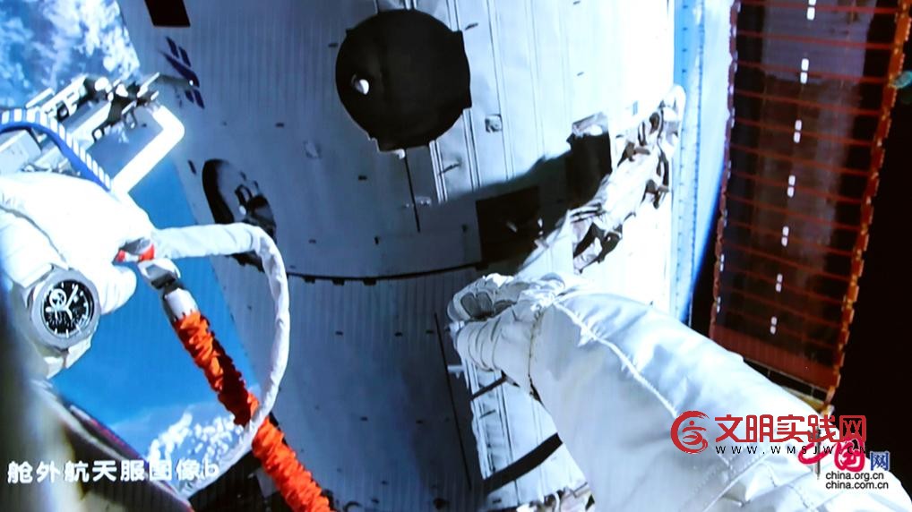 神舟二十一号航天员乘组圆满完成第三次出舱 在轨驻留时间延长