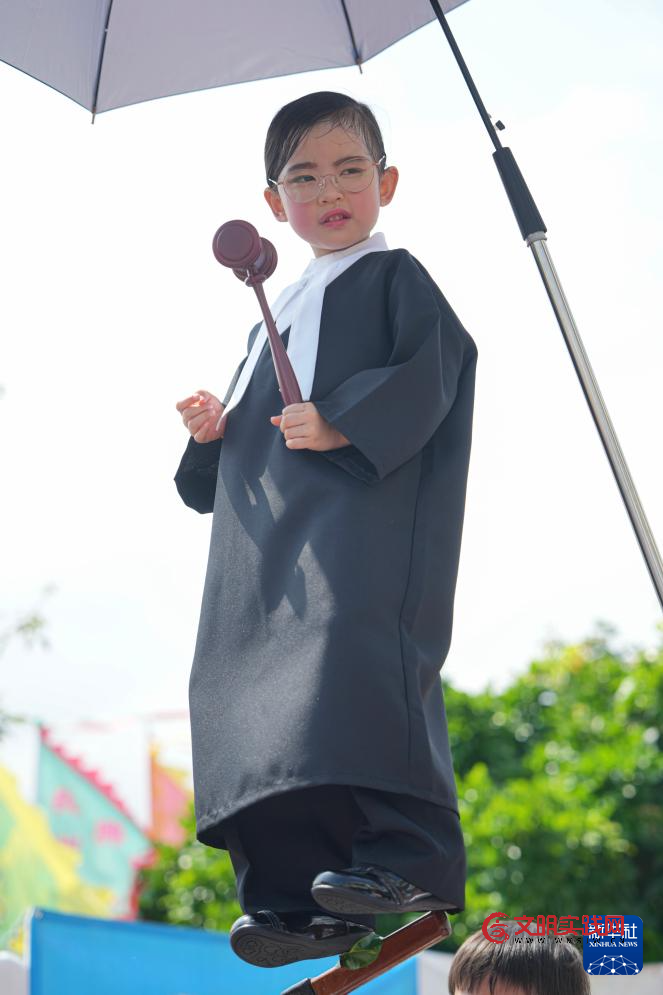 香港举办长洲太平清醮“飘色会景巡游” 香港举办长洲太平清醮“飘色会景巡游”