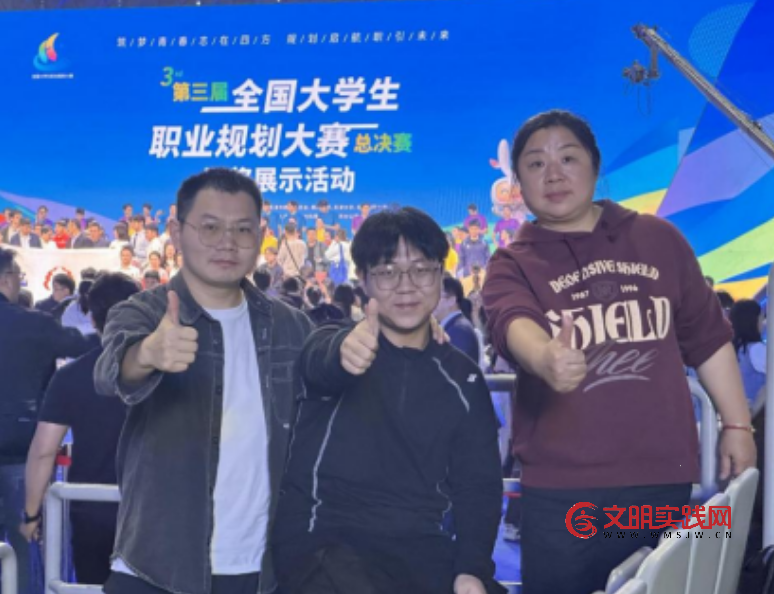 从迷茫少年到国赛金牌得主:赣职学子赖琨“技”耀成长 image.png