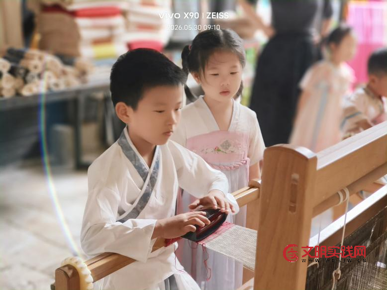 汉服寻古韵 童心绘古城 ——江西万载县康乐幼儿园开展庆六一系列活动