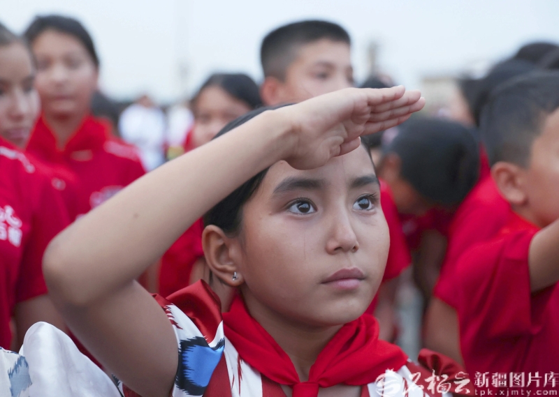 铸牢中华民族共同体意识丨那些令人动容的新疆少年 铸牢中华民族共同体意识丨那些令人动容的新疆少年