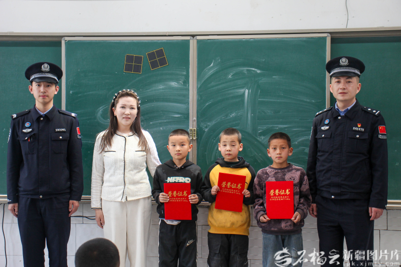 铸牢中华民族共同体意识丨那些令人动容的新疆少年 铸牢中华民族共同体意识丨那些令人动容的新疆少年