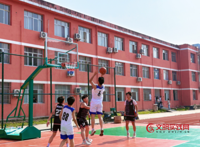 赛场逐鹿燃热血,篮下鏖战展雄风 ——江西万载县株潭中学成功举办赣西片区四校篮球赛 image.png