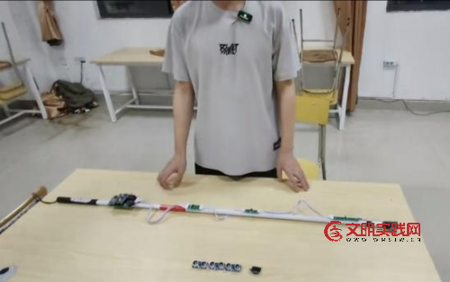 抚州职业技术学院“智行扶光”团队智能导盲杖多场景实测成功,点亮无障碍出行新征程 抚州职业技术学院“智行扶光”团队智能导盲杖多场景实测成功,点亮无障碍出行新征程