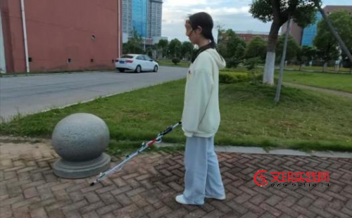 抚州职业技术学院“智行扶光”团队智能导盲杖多场景实测成功,点亮无障碍出行新征程 抚州职业技术学院“智行扶光”团队智能导盲杖多场景实测成功,点亮无障碍出行新征程