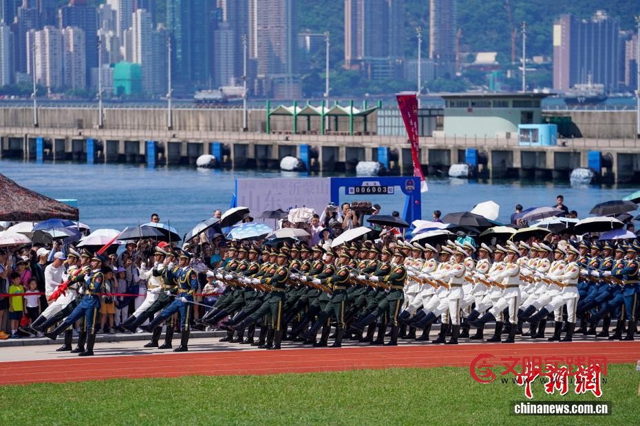 驻香港部队军营开放日：强军风采耀香江