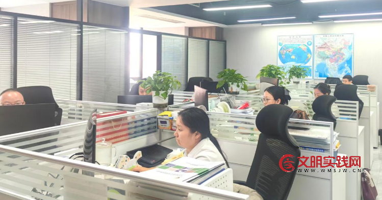 谈痛点 献良策 谋发展 一一湖北省武汉城市圈商贸服务协会一行走访中楚在线国际拍卖有限公司 image.png