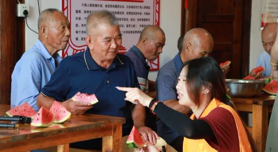 法治扎根孝老堂 青春赋能赣鄱乡治 —— 洪州职院实践队开展移风易俗专项普法实践 image.png