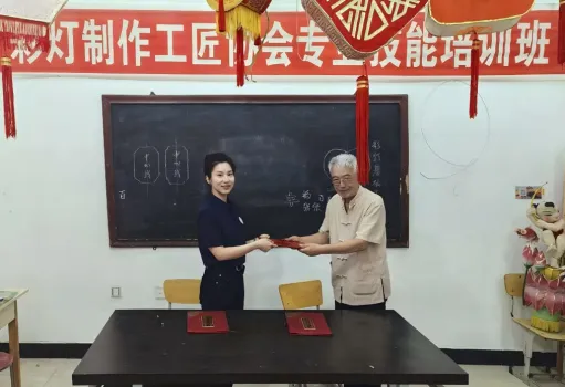 电光承文脉 彩灯续古魂 image.png