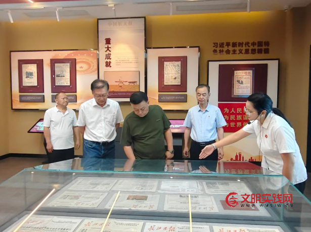 烈士后裔相聚龙源报刊馆 共同追忆先辈的革命事迹 image.png