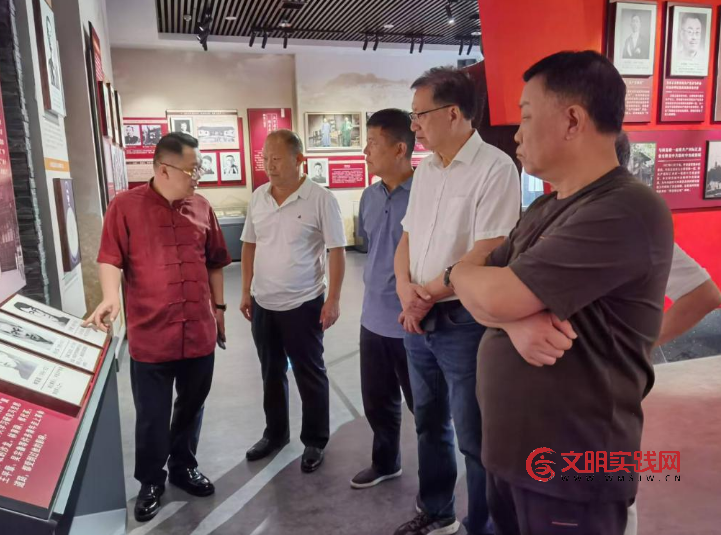 烈士后裔相聚龙源报刊馆 共同追忆先辈的革命事迹 image.png