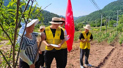 深耕乡村调研 座谈共话振兴——重庆移通学院竞技体育中心实践团深入农户走访开展助农调研活动 image.png
