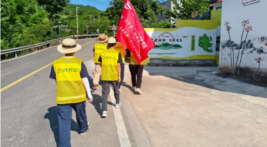 深耕乡村调研 座谈共话振兴——重庆移通学院竞技体育中心实践团深入农户走访开展助农调研活动 image.png