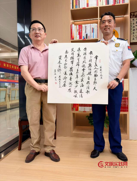 盛夏走进消防站 书画致敬火焰蓝 image.png