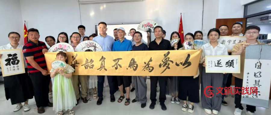 盛夏走进消防站 书画致敬火焰蓝 image.png