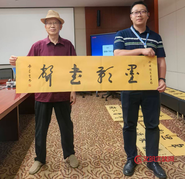 翰墨丹青赋能 华为勇攀科技高峰 image.png