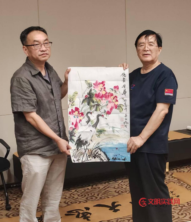 翰墨丹青赋能 华为勇攀科技高峰 image.png